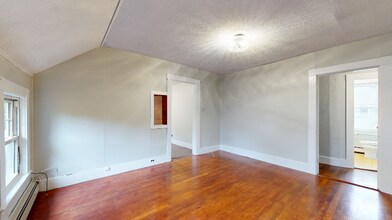 142 Dale St in Waltham, MA - Building Photo - Building Photo