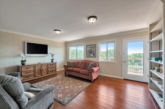 435 Grandview Ave in Novato, CA - Foto de edificio - Building Photo