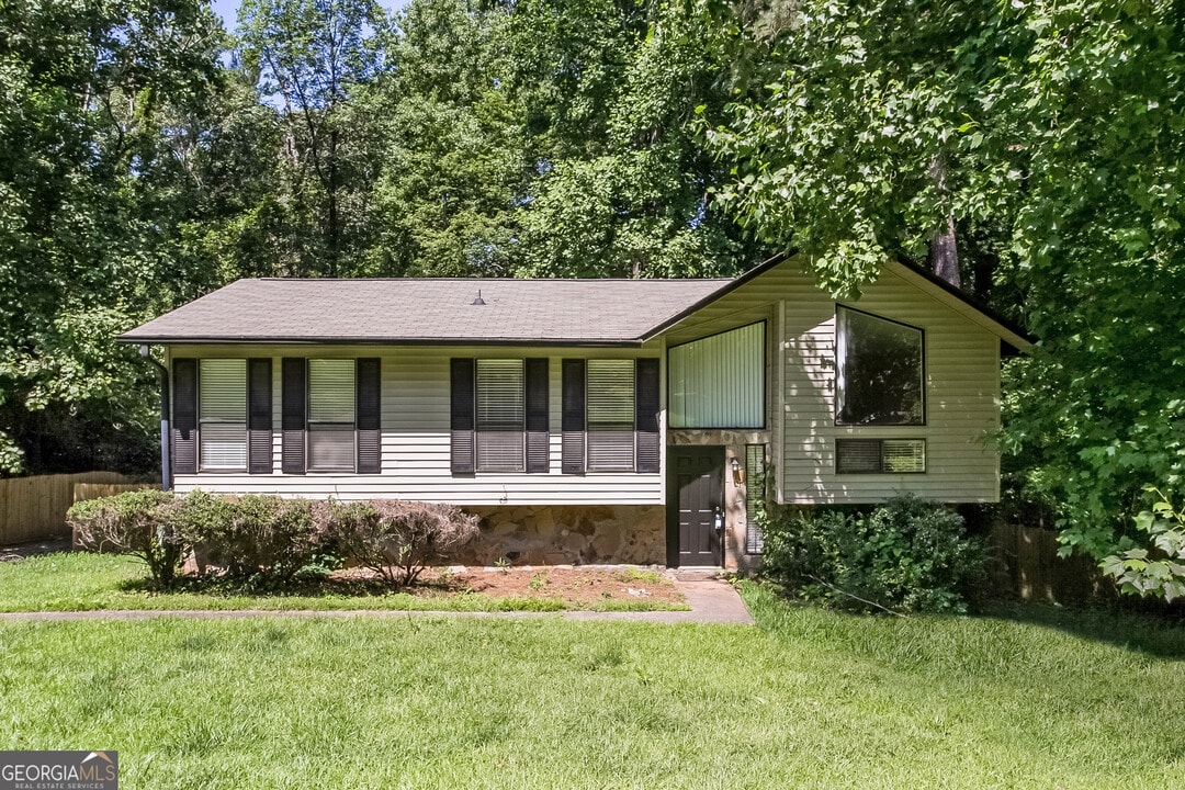 4071 Chimney Ridge Way in Ellenwood, GA - Building Photo