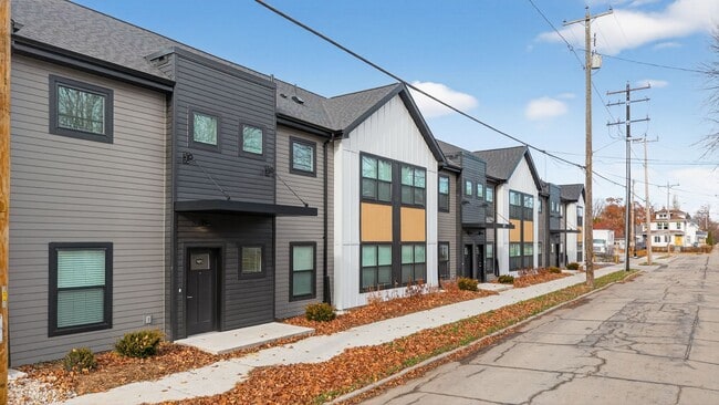 The Corridor in Oshkosh, WI - Foto de edificio - Building Photo