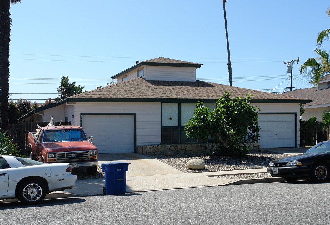 871-877 Empire Ave in Ventura, CA - Building Photo