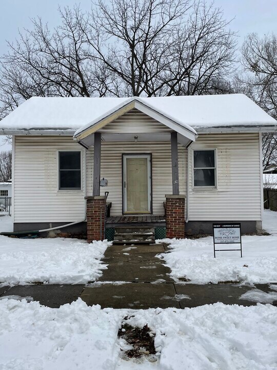 926 Henrietta St in Springfield, IL - Foto de edificio