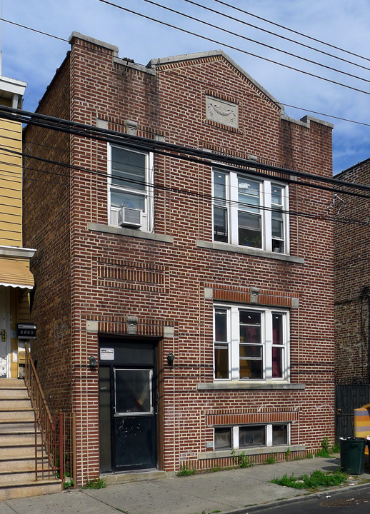 32-48 103rd St in Flushing, NY - Building Photo