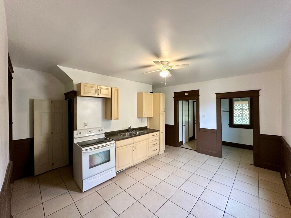 154 Elmwood St in New Castle, PA - Building Photo