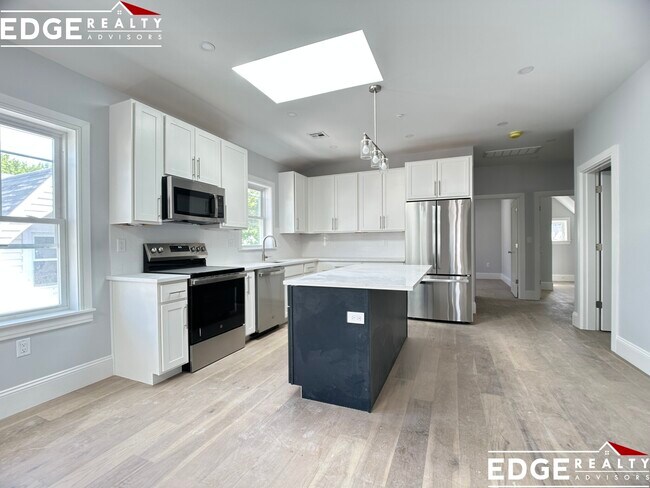 53 Fairbanks St, Unit 3 in Boston, MA - Building Photo - Building Photo