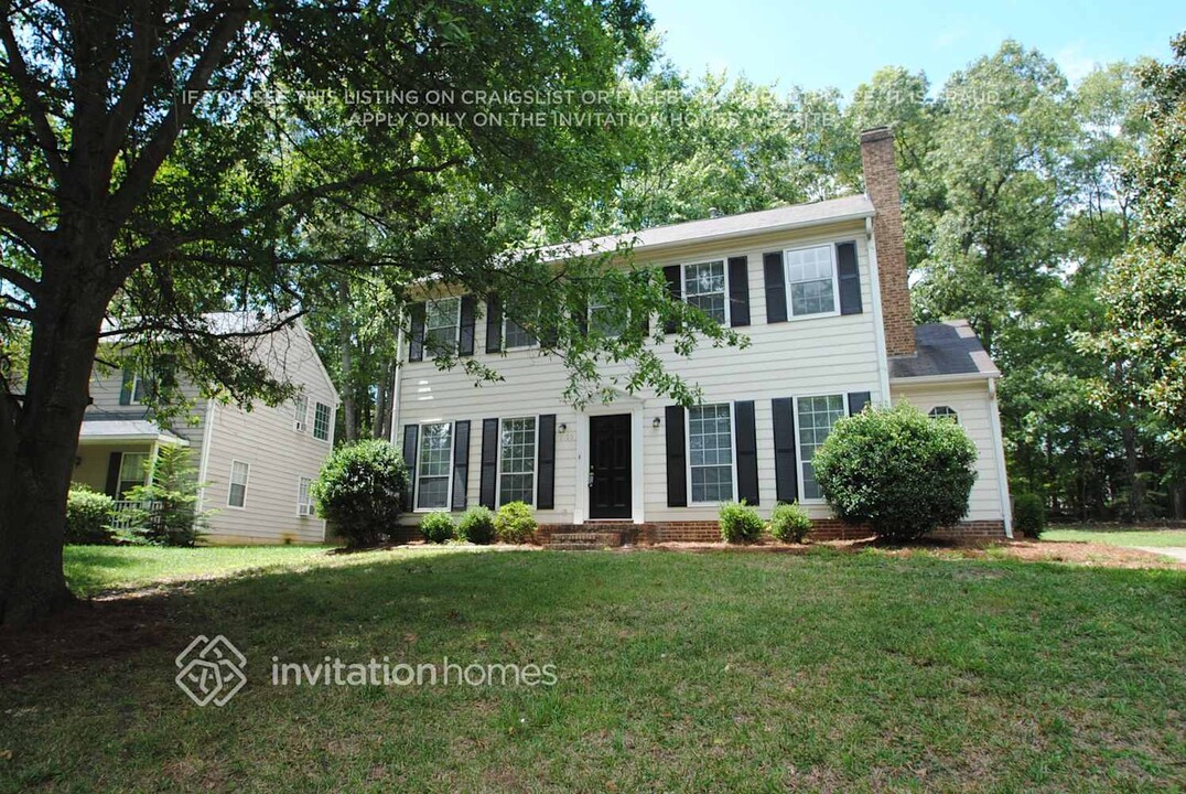 2105 Killarney Pl in Charlotte, NC - Building Photo