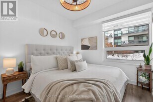 301 Sea Ray Ave in Innisfil, ON - Building Photo