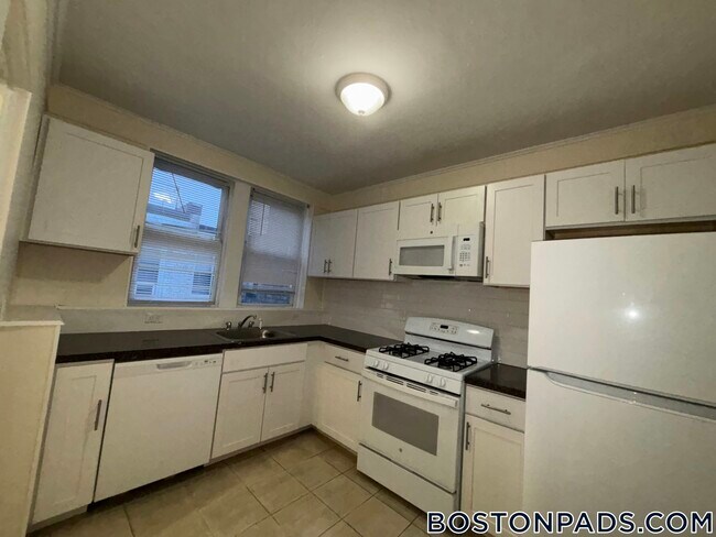 518 Cambridge St, Unit 7 in Boston, MA - Foto de edificio - Building Photo