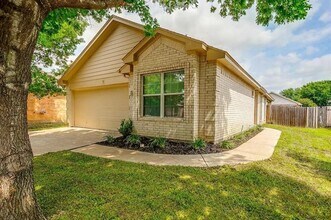 1116 Boxwood Dr in Crowley, TX - Foto de edificio - Building Photo