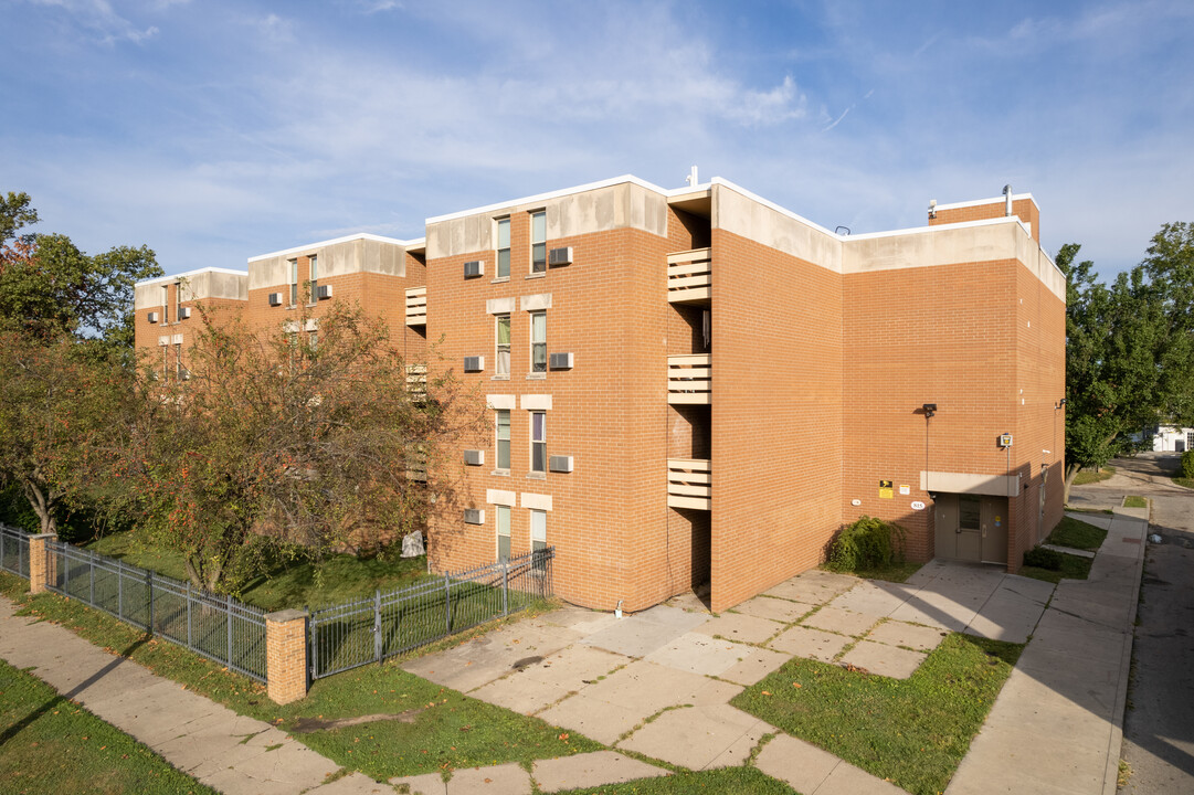 817 N Ontario St in Toledo, OH - Foto de edificio