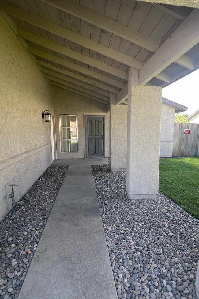 1020 E McElhaney Ave in Santa Maria, CA - Building Photo - Building Photo