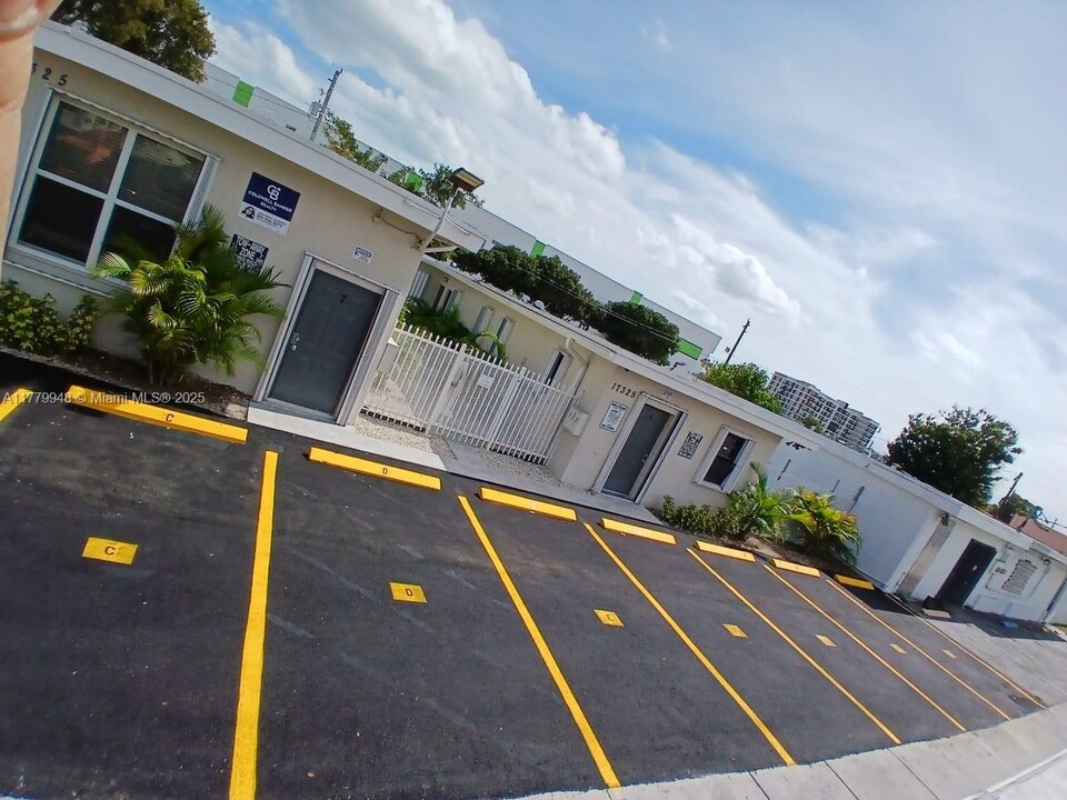 17325 Homestead Ave in Miami, FL - Building Photo