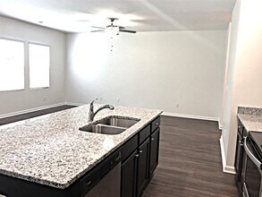 198 Orion Way in Moncks Corner, SC - Foto de edificio - Building Photo