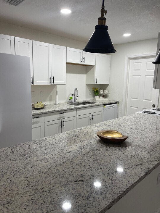 2265 Dolphin Rd in Titusville, FL - Building Photo