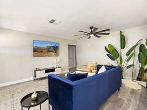 1349 E Osborn Rd in Phoenix, AZ - Building Photo - Building Photo