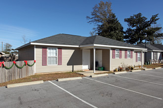 10150 cove in Pensacola, FL - Building Photo - Building Photo