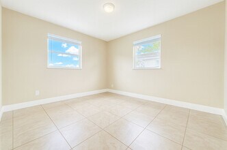 5417-5419 Fourth Ave in Ft. Myers, FL - Building Photo - Building Photo