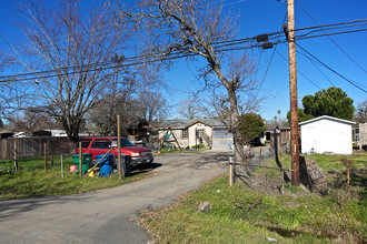 3925 Finley Ave in Santa Rosa, CA - Building Photo - Building Photo