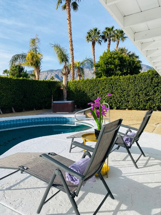 1489 E Francis Dr in Palm Springs, CA - Building Photo