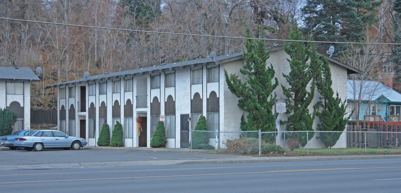 2012 W Lincoln Ave in Yakima, WA - Building Photo