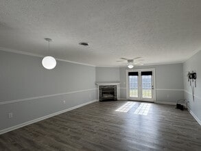 103 Pinewood Dr in Lenoir City, TN - Building Photo - Building Photo