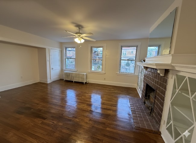 1027 Farragut St, Unit 2 in Pittsburgh, PA - Foto de edificio - Building Photo