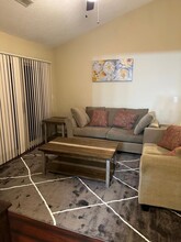4642 Court Yard Dr in Mason, OH - Foto de edificio - Building Photo