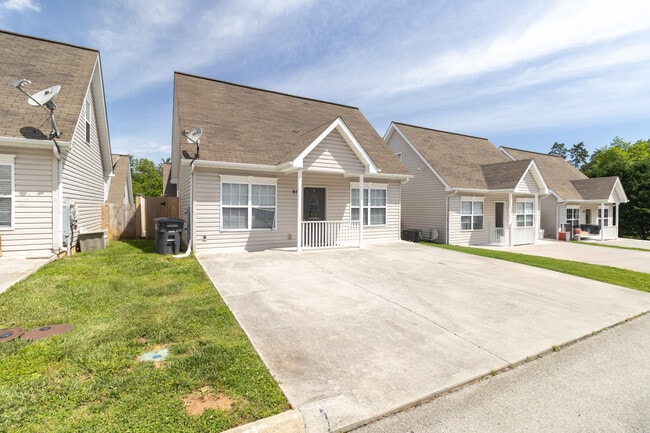 913 Hazelbrook Way in Knoxville, TN - Building Photo - Building Photo