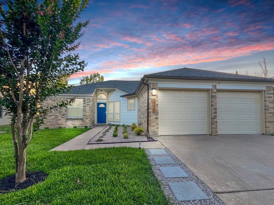 2320 Windsong Trail in Round Rock, TX - Building Photo