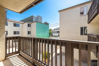 Bridgeport View Apartments in San Pedro, CA - Building Photo - Interior Photo