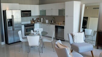 133 NE 2nd Ave, Unit 3308 in Miami, FL - Building Photo