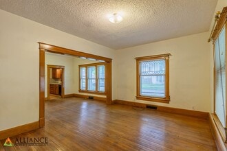 800 Osage St in Manhattan, KS - Foto de edificio - Building Photo