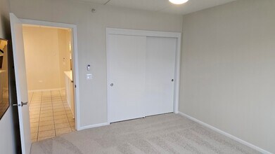 675 Pearson St, Unit 710 in Des Plaines, IL - Building Photo - Building Photo