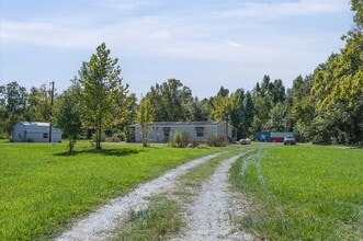 806 Co Rd 2112 in Liberty, TX - Building Photo - Building Photo