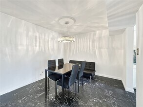 730 S Royal Crest Cir in Las Vegas, NV - Building Photo - Building Photo