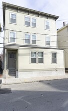 33 Merriam St, Unit 2 in Somerville, MA - Building Photo - Building Photo