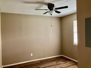 706 E Houston St in Leonard, TX - Foto de edificio - Building Photo
