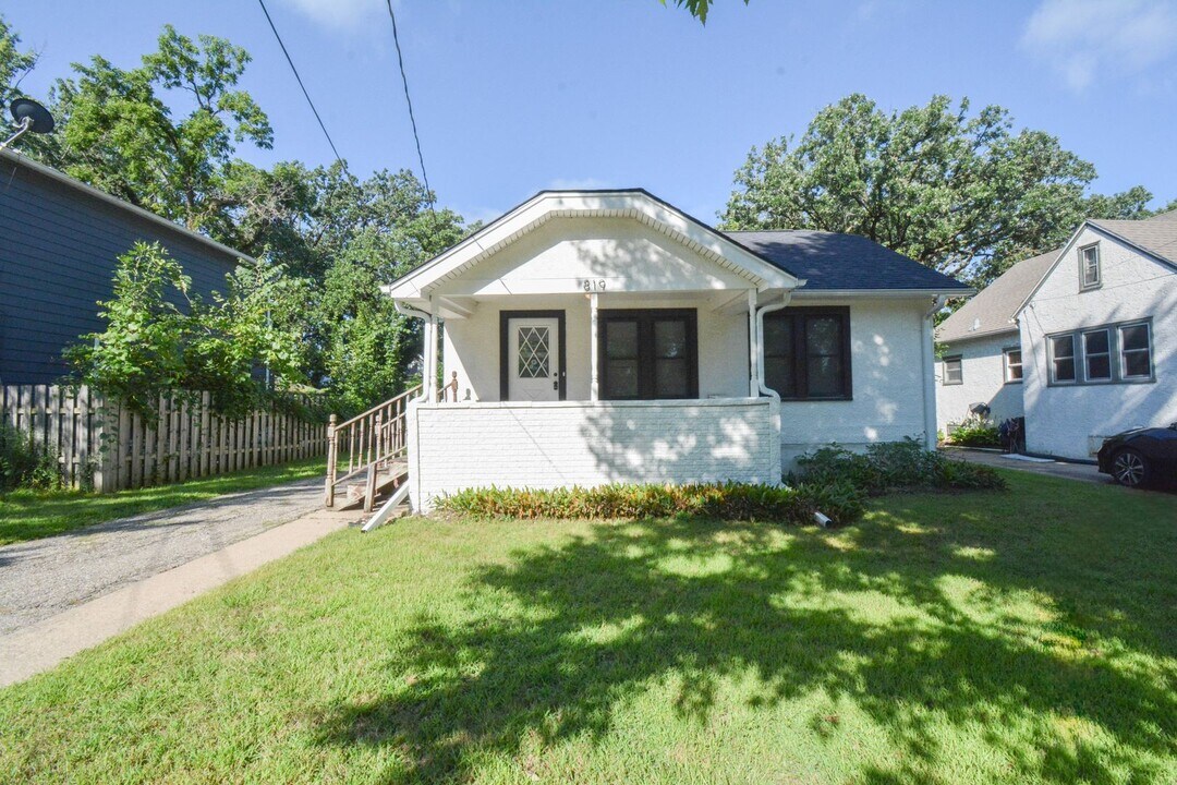 819 6th Ave SE in Rochester, MN - Foto de edificio