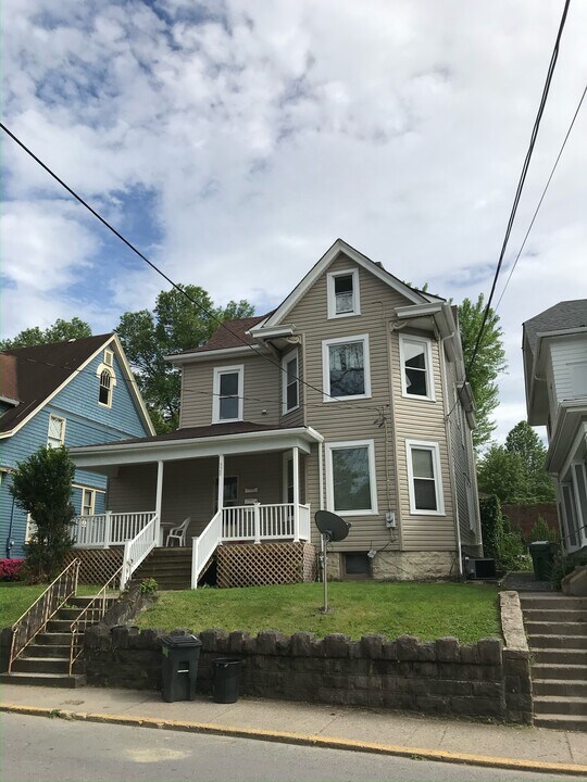 320 Cobun Ave, Unit Apt. 2 in Morgantown, WV - Foto de edificio