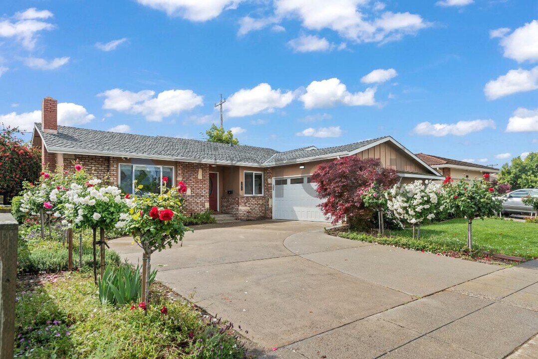 1674 Noreen Dr in San Jose, CA - Building Photo