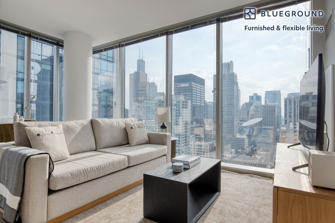 201 N Garland Ct in Chicago, IL - Building Photo