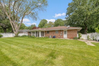 647 Alwyne Rd in Carmel, IN - Building Photo - Building Photo