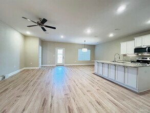 7773 Burnside Lp in Pensacola, FL - Building Photo - Building Photo