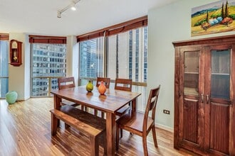 222 N Columbus Dr in Chicago, IL - Building Photo - Building Photo