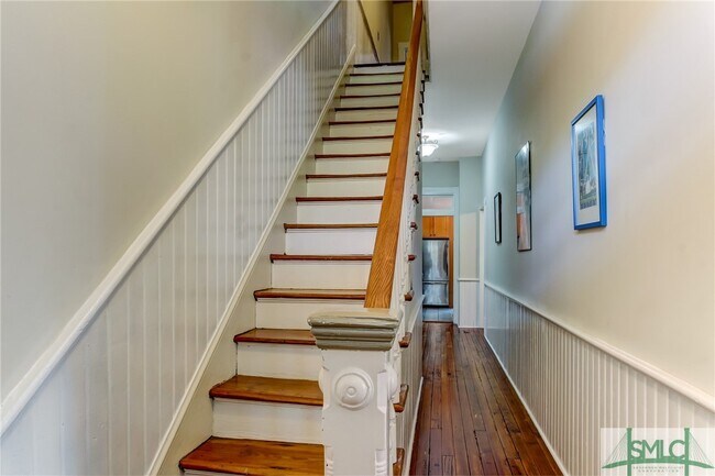 property at 533 E Broad St