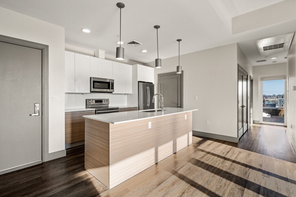 400 Mystic Ave in Somerville, MA - Building Photo