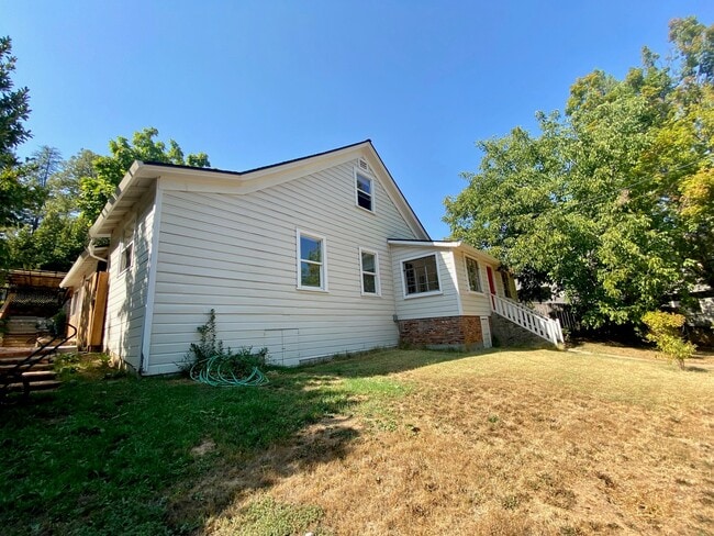 414 S Pine St in Nevada City, CA - Building Photo - Building Photo