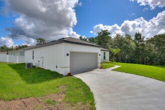 360 Hibiscus Dr in Poinciana, FL - Building Photo - Building Photo