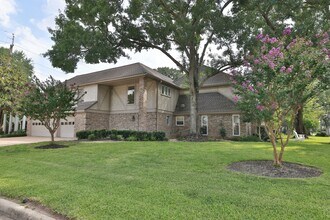 9203 Godstone Ln in Spring, TX - Foto de edificio - Building Photo