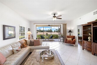 8177 Saratoga Dr in Naples, FL - Foto de edificio - Building Photo